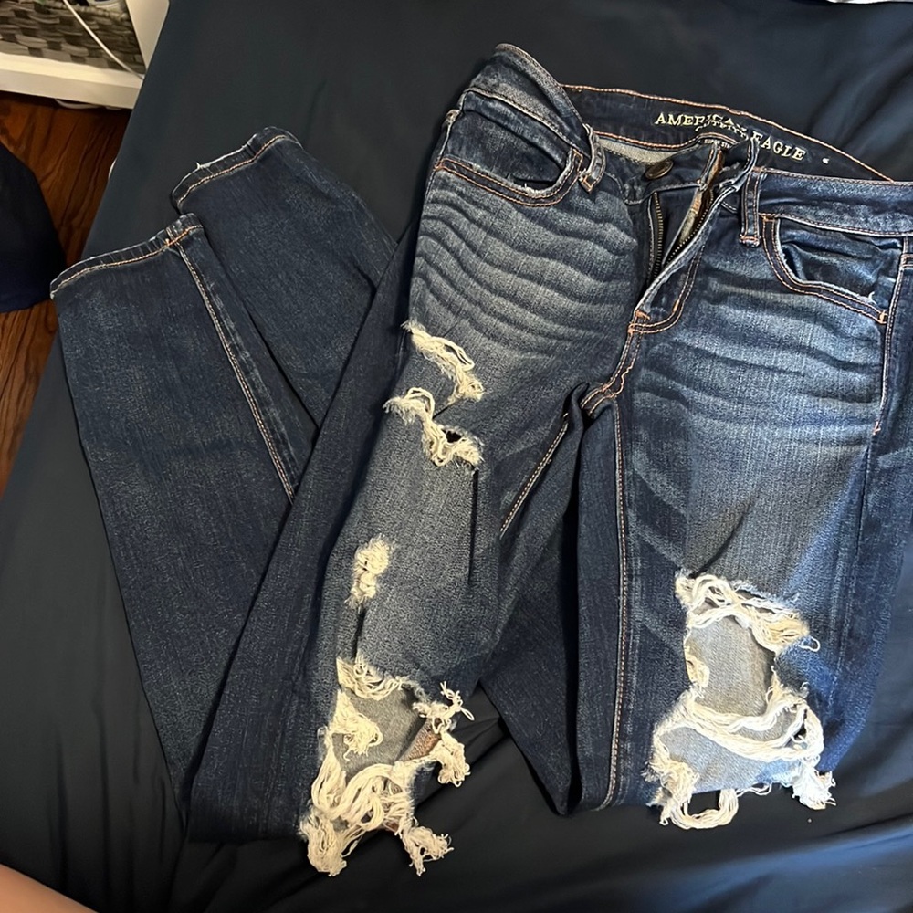 NWOT American Eagle Super Stretch Skinny Jeans with holes